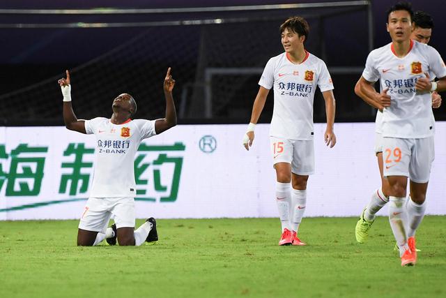 费尔德34+14张宁23+8赵嘉义21分 山西大胜青岛