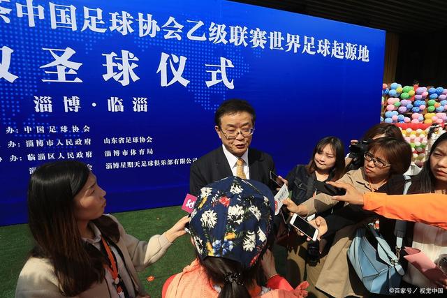 退役摔跤姑娘创业：干婚庆开饭馆 找到人生意义